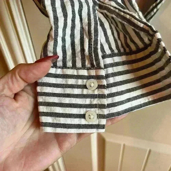 Forever 21 Cropped long sleeve button down - Picture 3 of 5